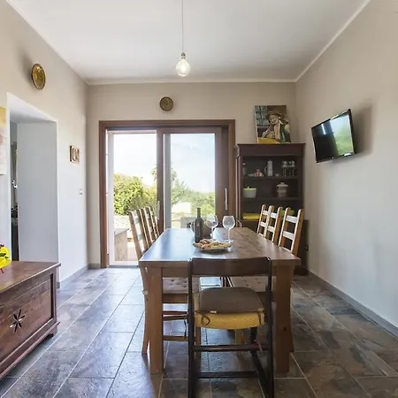 Villa Indipendente A Ridosso Della Spiaggia Per 10 Persone Alghero