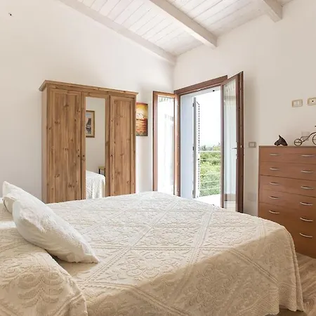 Villa Indipendente A Ridosso Della Spiaggia Per 10 Persone *